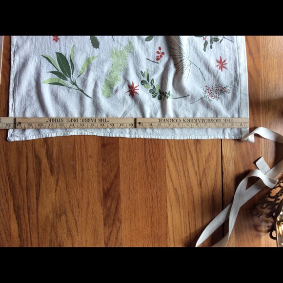 Broughs+Berries Bistro Apron 🌿🌱 - Picture 9 of 13